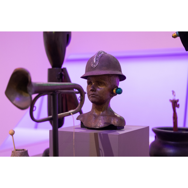 Geoffrey Farmer, Las Crónicas del Vampiro, 22 de noviembre de 1973 (detail), 2010-2025. Found objects, fabric, bronze, cut images, wire, pigment. Audain Art Museum Collection. Gift of Michael Audain and Yoshiko Karasawa. Photo: Oisin McHugh.